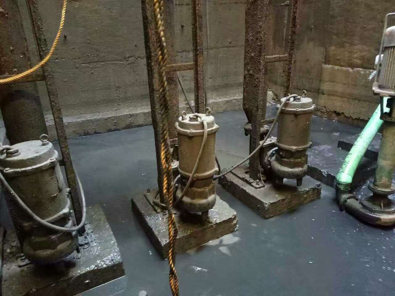 余庆污水池清理